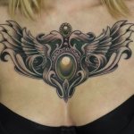 Крила - символ на свободата в татуировка