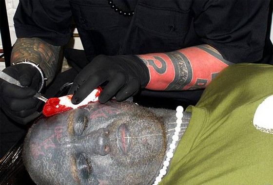Lucky Diamond Rich er den mest tatoverede mand i verden. Tegninger dækker hans krop i flere lag.