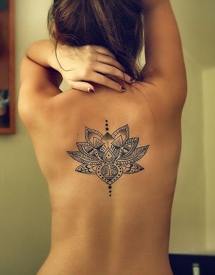 lotosas ant nugaros tatuiruotės