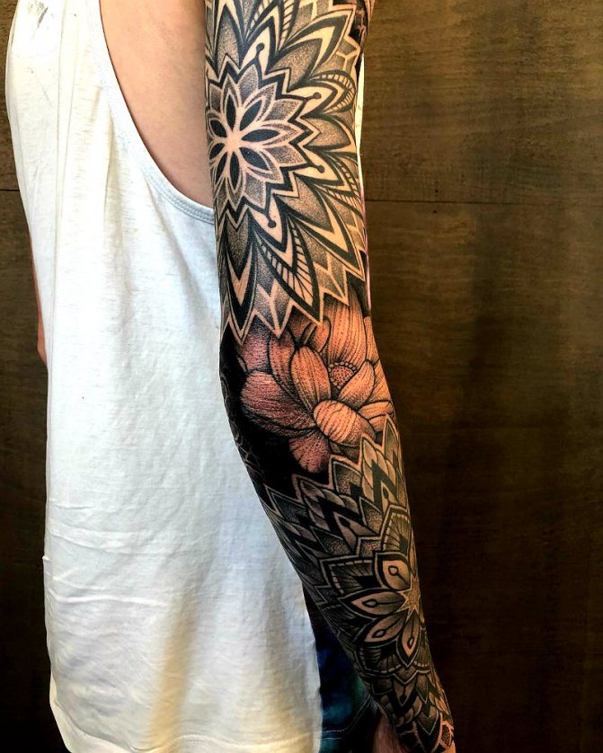Lotus și tatuaje