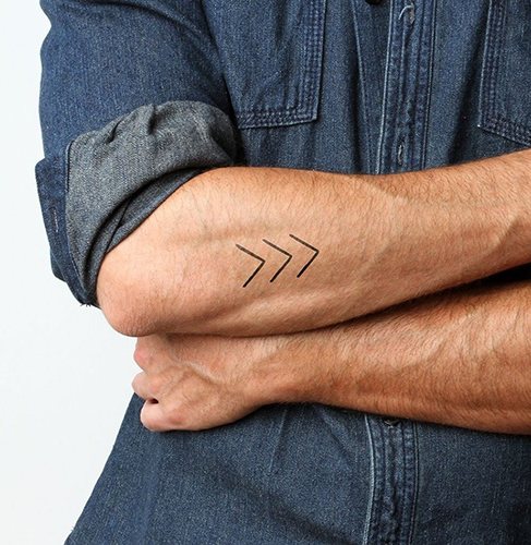 Små mandlige tatoveringer til mænd. Skitser, fotos