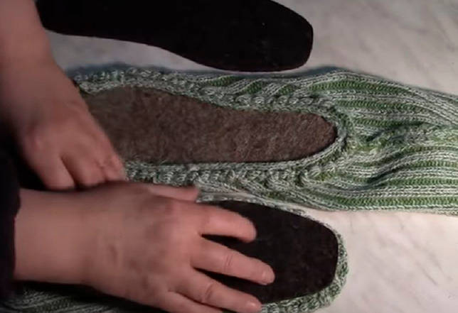 Masterclass in het naaien van laarzen van een oude trui