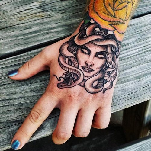 Gorgon Medusa tatovering. Skitse, foto, betydning for mænd, piger