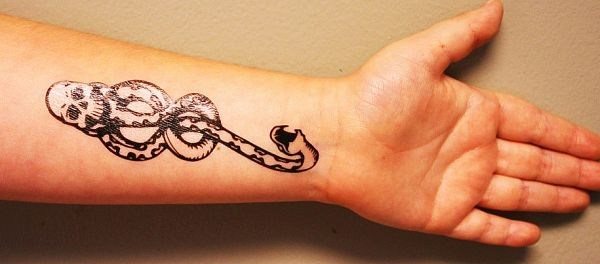 Hario Poterio Mirties valgytojų tatuiruotė