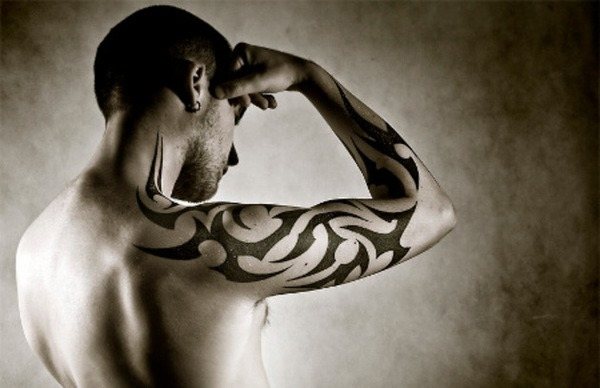 Mannen tatoeages op de hand: inscripties met vertaling, hun betekenis, mooi met betekenis, Keltisch patroon, klein, volle arm, schetsen