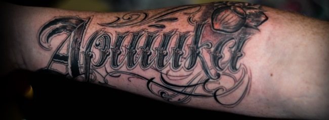 Мъжки татуировки на ръка: надписи с превод, тяхното значение, красиви със значение, келтски модел, малки, пълна ръка, скици