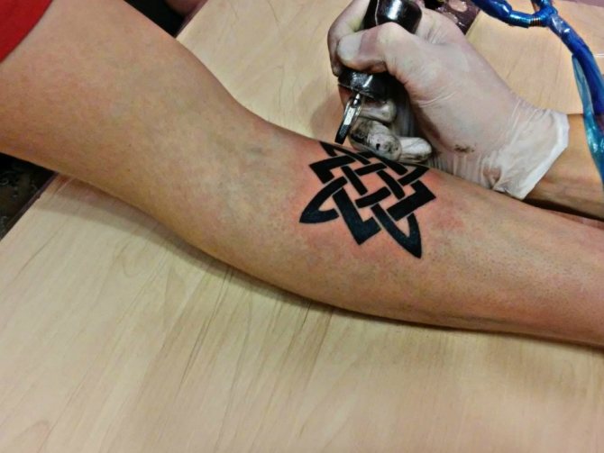 Férfi tetoválás-négyzet swarog