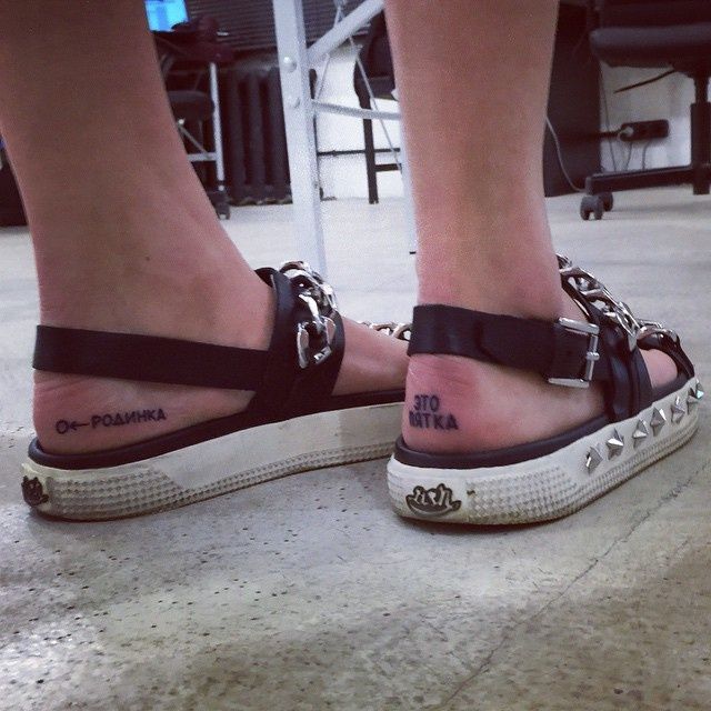 Tatuagem nas pernas Nastasya Samburskaya