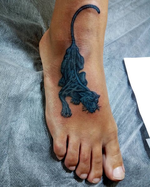 Piccolo tatuaggio di pantera