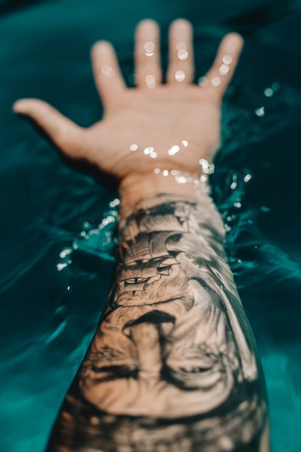 Nuovo tatuaggio dell'acqua: quanto sono compatibili e altre domande preoccupanti