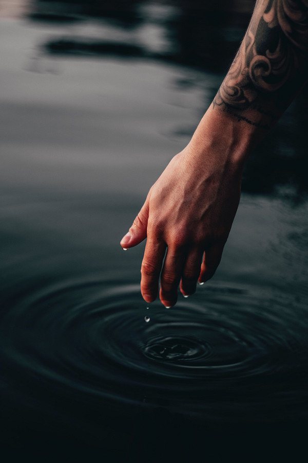 Il nuovo tatuaggio dell'acqua: quanto sono compatibili e altre domande preoccupanti