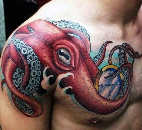 Blæksprutte på skulderen - foto tatovering