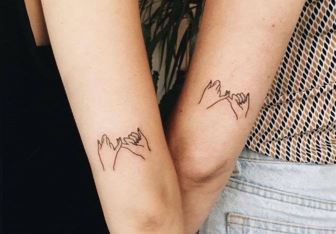 Rosa tatuering i par