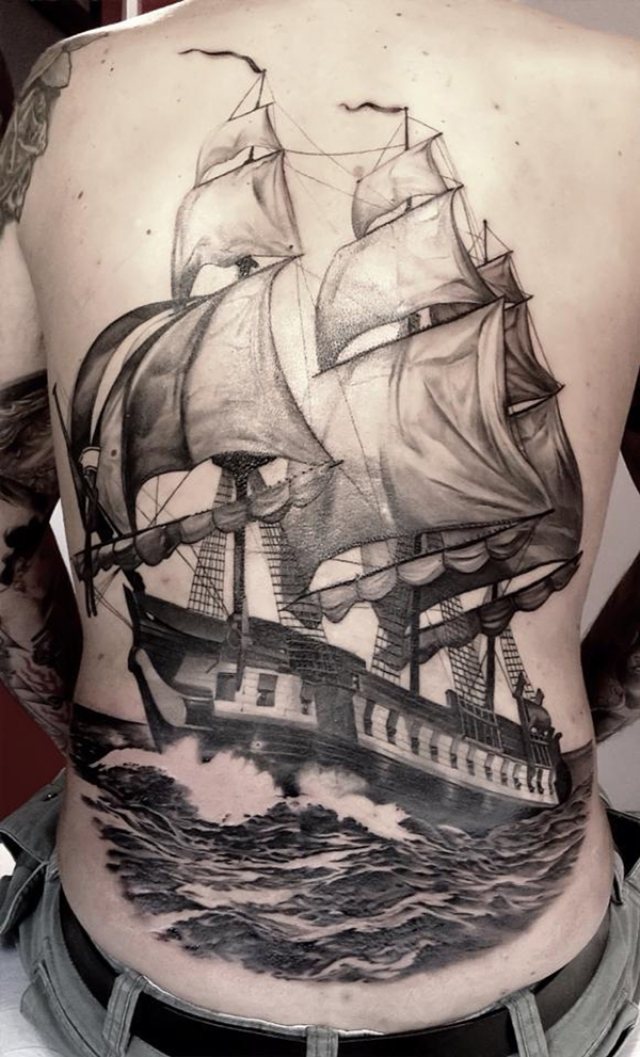 I tatuaggi delle barche a vela erano indossati dai ladri della malavita