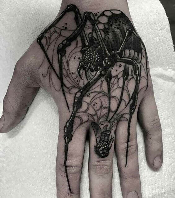 Zirneklis uz rokas