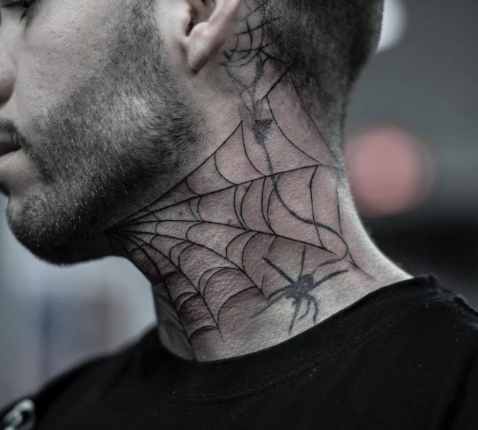τατουάζ με ιστό αράχνης