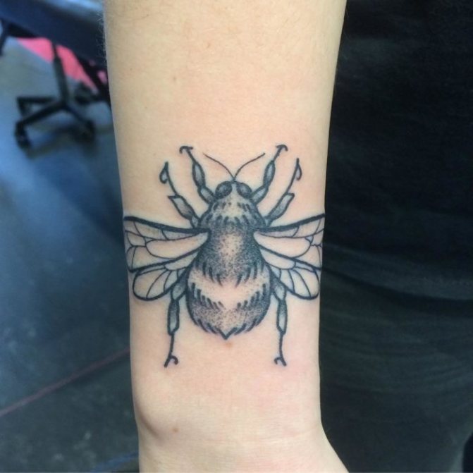 Včela je symbolom tvrdej práce
