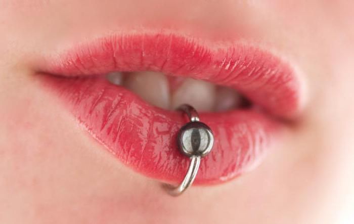 Ajk piercing. Lehet otthon is piercinget csináltatni az ajkamra?