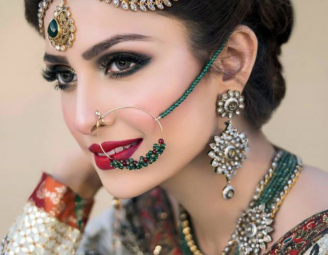 Indiai nők orr piercingje