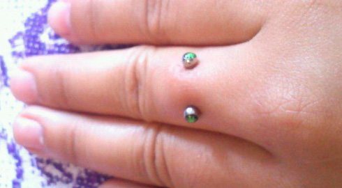 piercing v prste