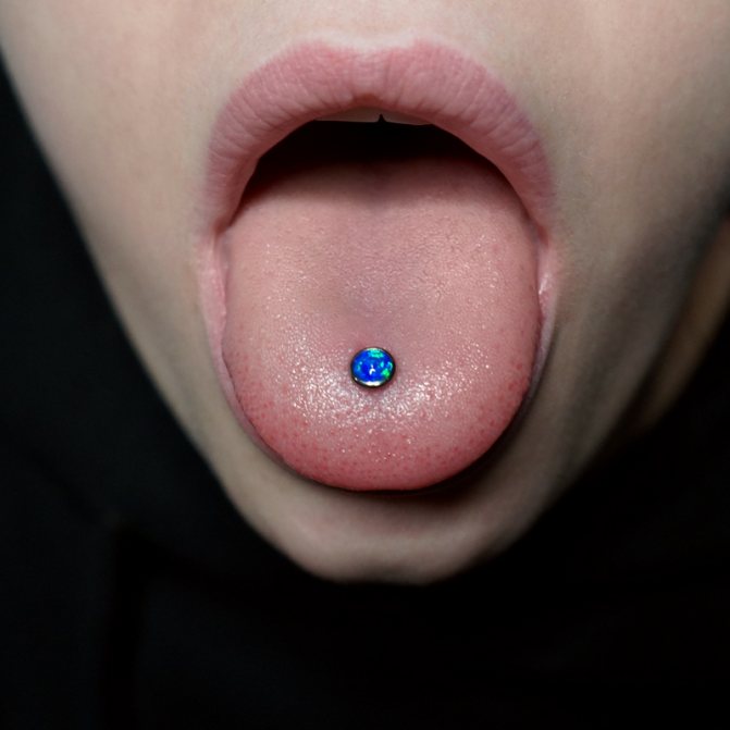 piercing alla lingua