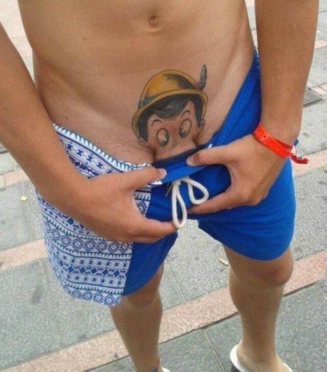 Példa férfi intim Pinocchio tetoválásra