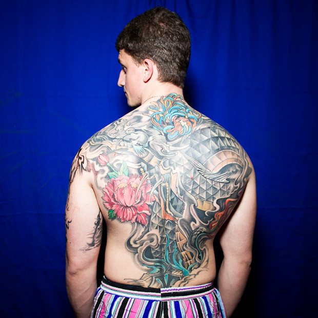 Rozhovory za chrbtom: Majitelia bodovaných chrbtov hovoria o zápletkách svojich tetovaní. Obrázok č. 5.