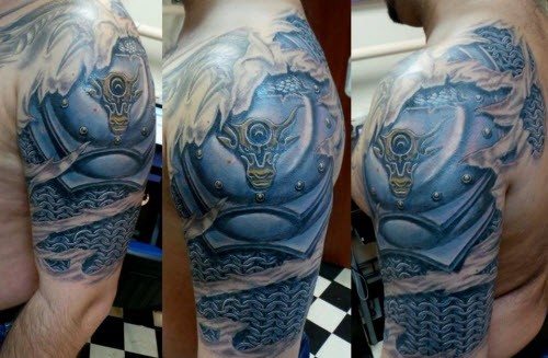 Πολύχρωμο τατουάζ πανοπλίας