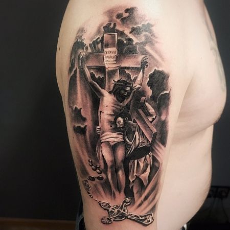 Náboženské tetovanie s krížmi