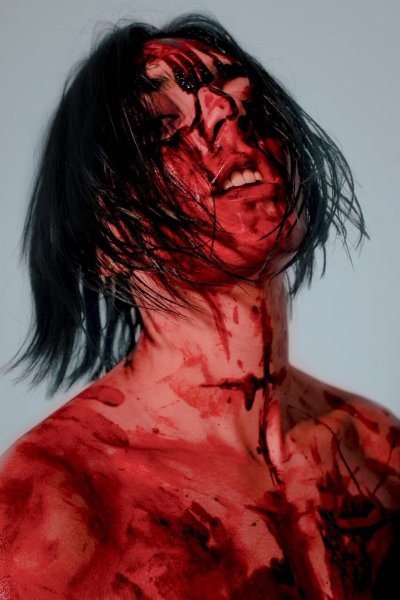 Rapper Face i blodet