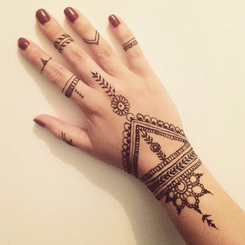 Disegni all'henné sul polso. Schizzi facili per principianti