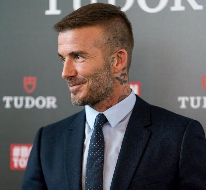 David Beckham modelli di cranio e disegni combinati con acconciature creative sono sicuri di distinguersi dalla folla