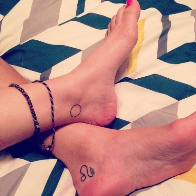Ρούνες για ένα μικρό τατουάζ στα πόδια - μια καλή λύση