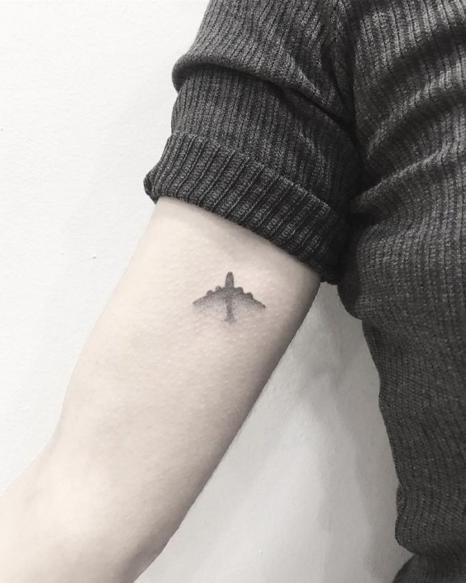 татуировка на самолет