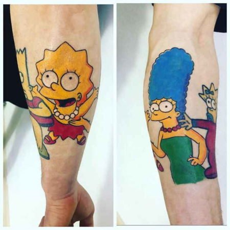 Simpsonit tatuoinnit Lisa ja Marge, kyynärvarsi