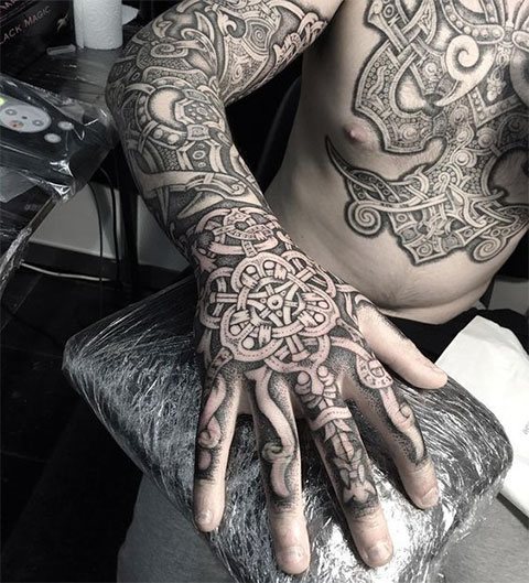 Skandinaviškos tatuiruotės ant kūno (nuotrauka)