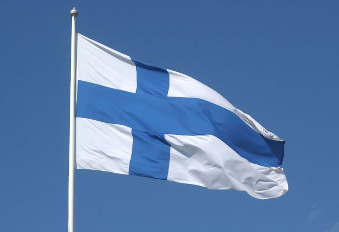 Skandinavian risti Suomen lipussa.