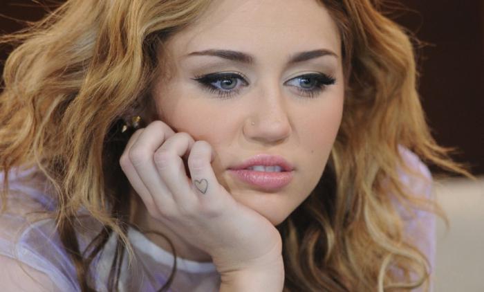 kiek tatuiruočių turi Miley Cyrus