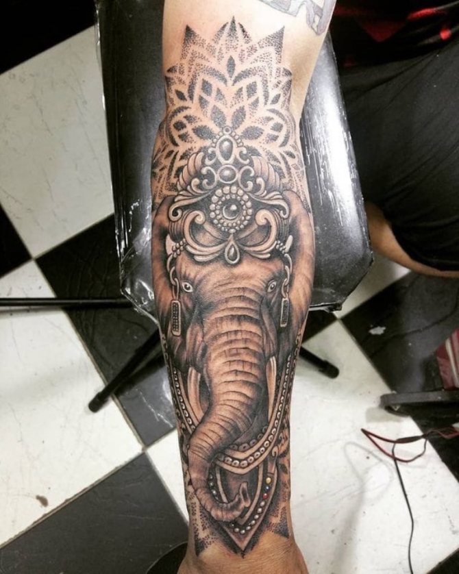 значение на татуировката слон