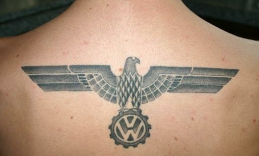 Combinazione di un'aquila e dell'emblema VW