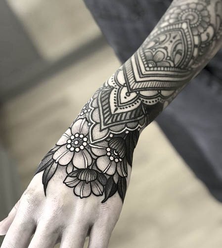 Модерни татуировки за момичета на ръката. Скици, смисъл, снимки