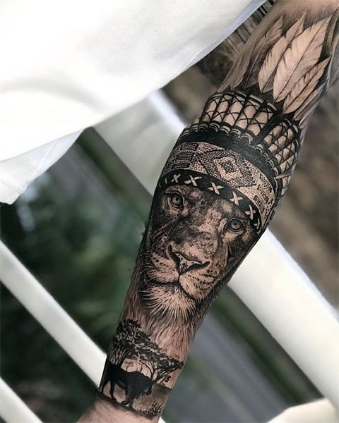 Pranašiška liūto tatuiruotė vyrams