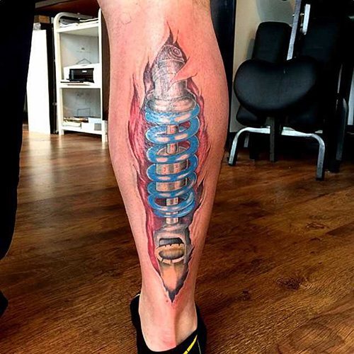 Tetovált lengéscsillapító a lábon. Fotó, jelentés, vázlatok