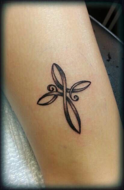 infinity cross tatuaj