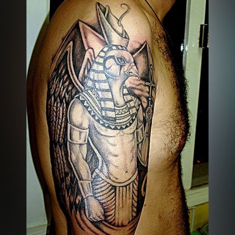 Tetoválás Isten Horus - fotó