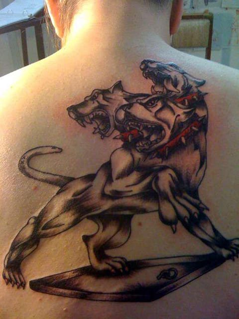 Tatuaggio Cerbero sulla schiena