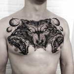 Tatuaj Cerberus grafic pe piept