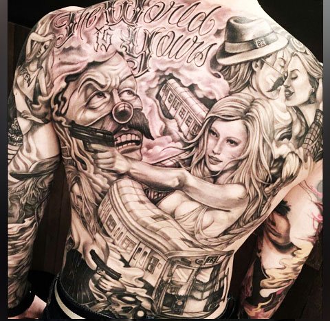 Tatuaj Chicano pe spate de sex masculin