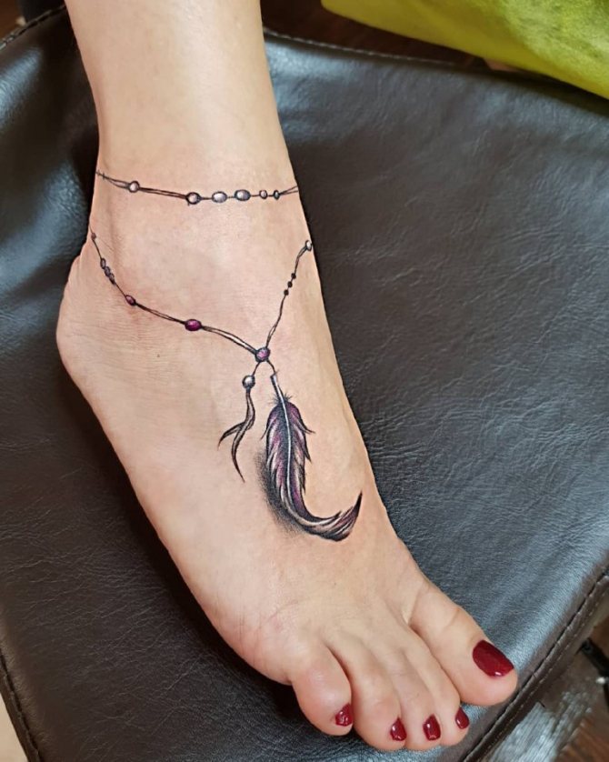 Tatuagem na perna da rapariga