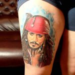 Tatovering af Jack Sparrow på arm, ryg og skulder. Foto, betydninger